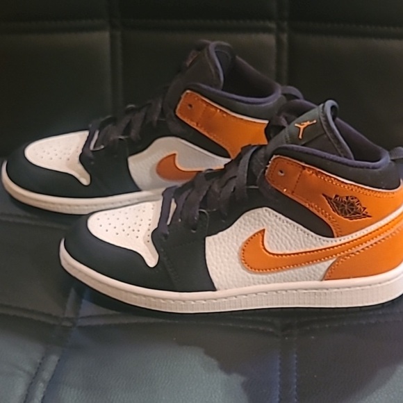 Jordan 1 Mid “Shattered Backboard” - Picture 5 of 9